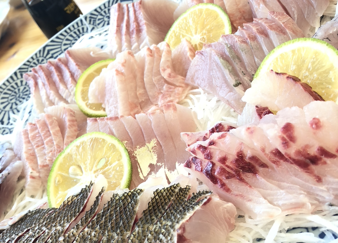 ▲見てくださいこのブリ！漁師さんに感謝です。ウマー！！！