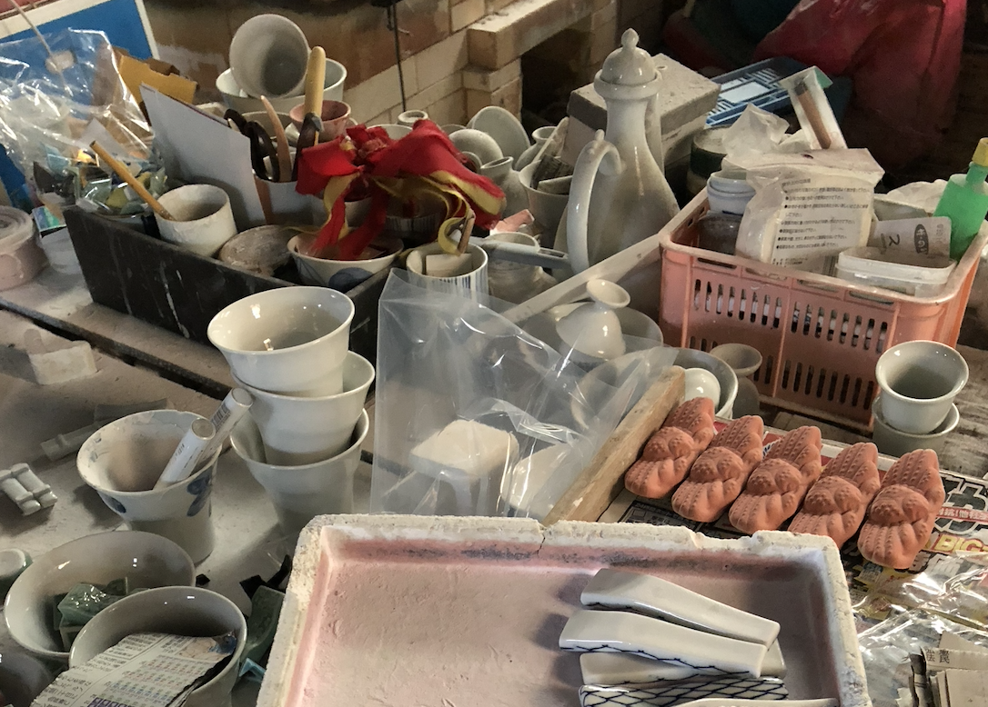 ▲岐阜のとある陶芸体験先にて。箸置きなんかも大量に作っていました