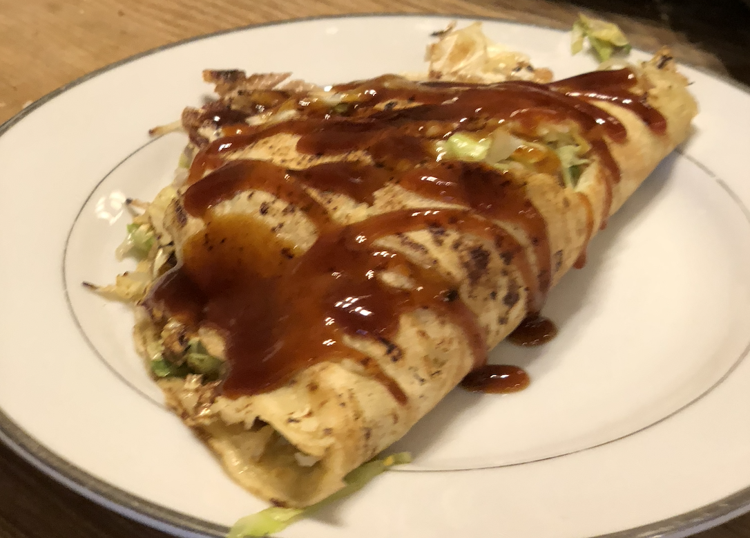 ▲こうやって半分に折るのが特徴だそう。地域に根付いた食は魅力的です。