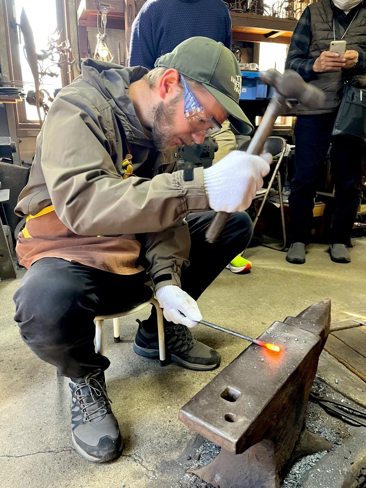 炎を操る鍛治職人に教わる　地域の暮らしを支えた本物の鍛冶屋で鉄クラフト＜自在鋼房＞