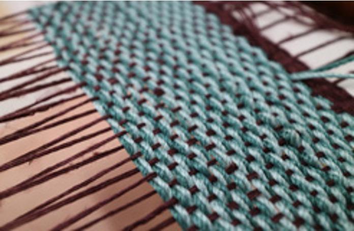 ▲たての糸と横の糸が織りなす構造を知ることができ、地域の産業を知るきっかけになる